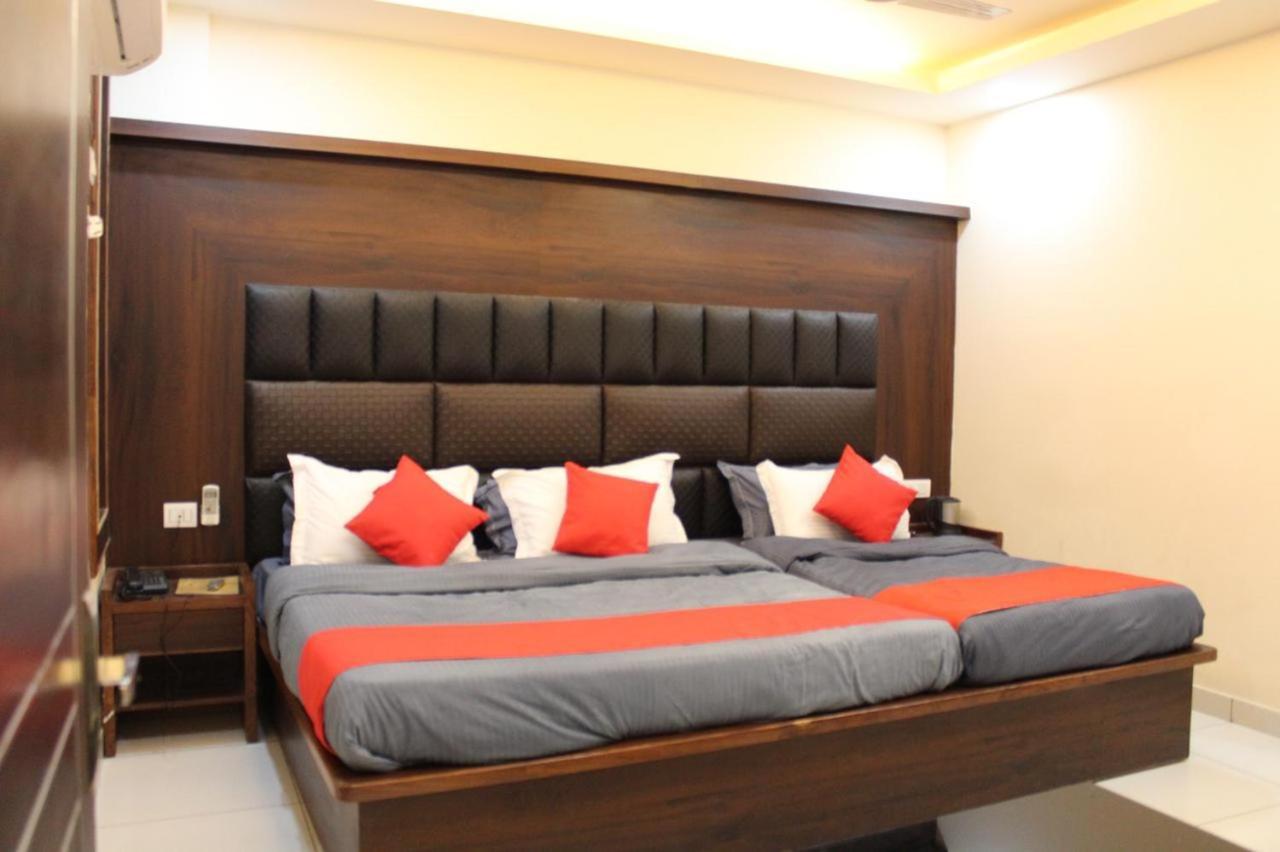 Hotel Katra Royal Stay Екстер'єр фото
