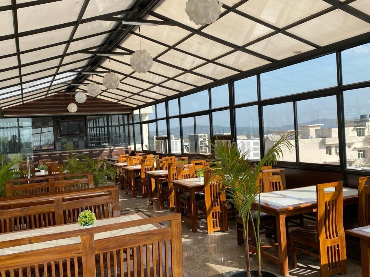 Hotel Katra Royal Stay Екстер'єр фото